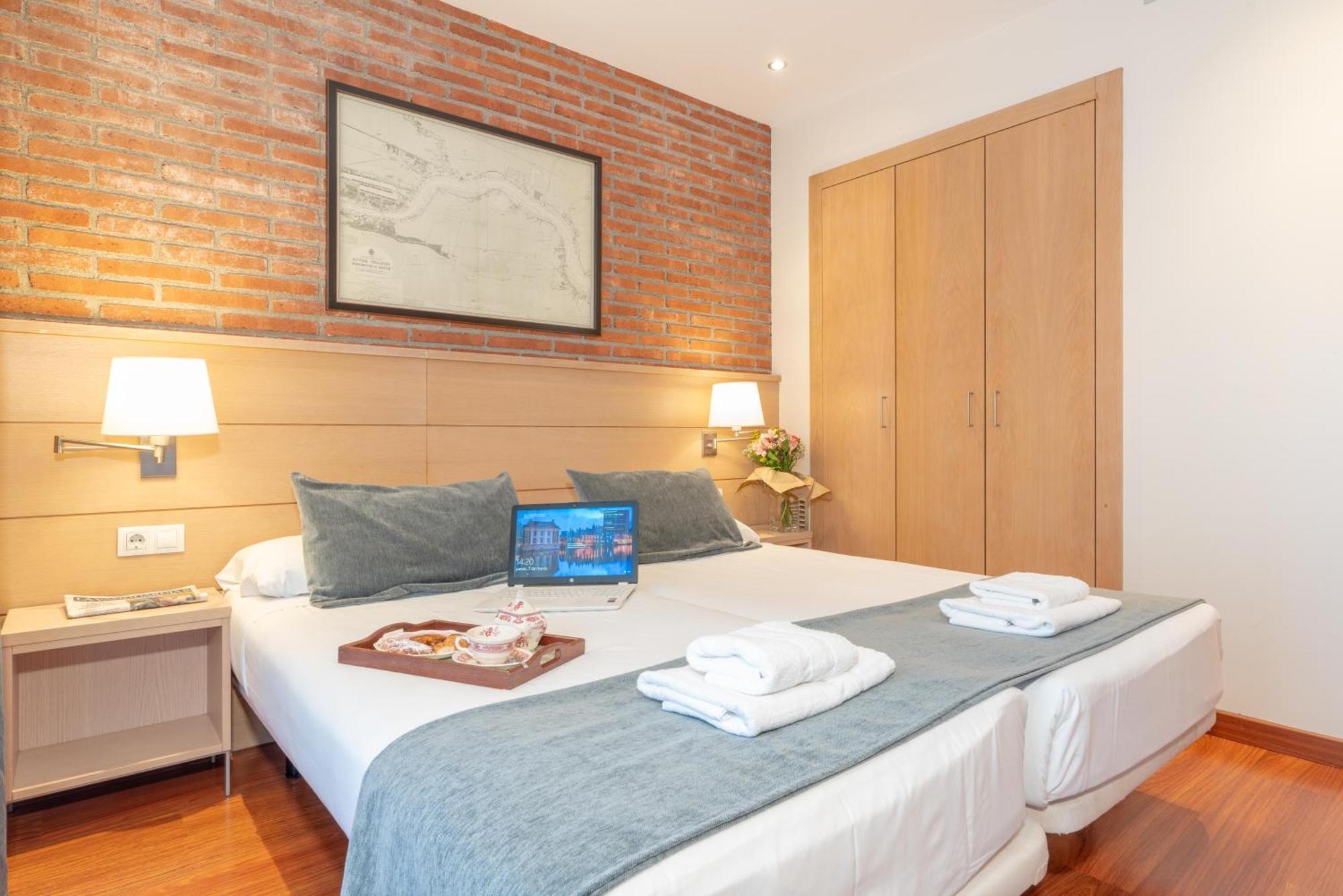 Serennia Cest Apartamentos Arc De Triomf Barcelona Kültér fotó