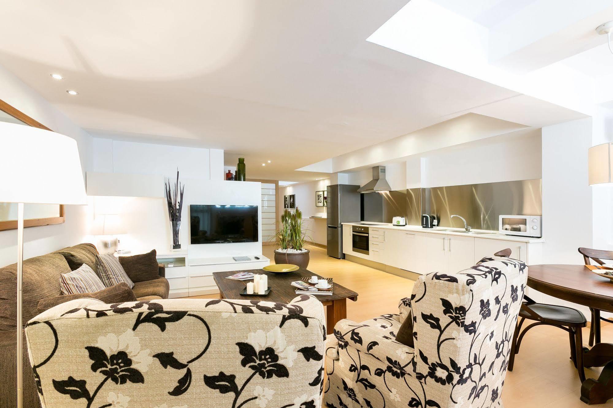 Serennia Cest Apartamentos Arc De Triomf Barcelona Kültér fotó