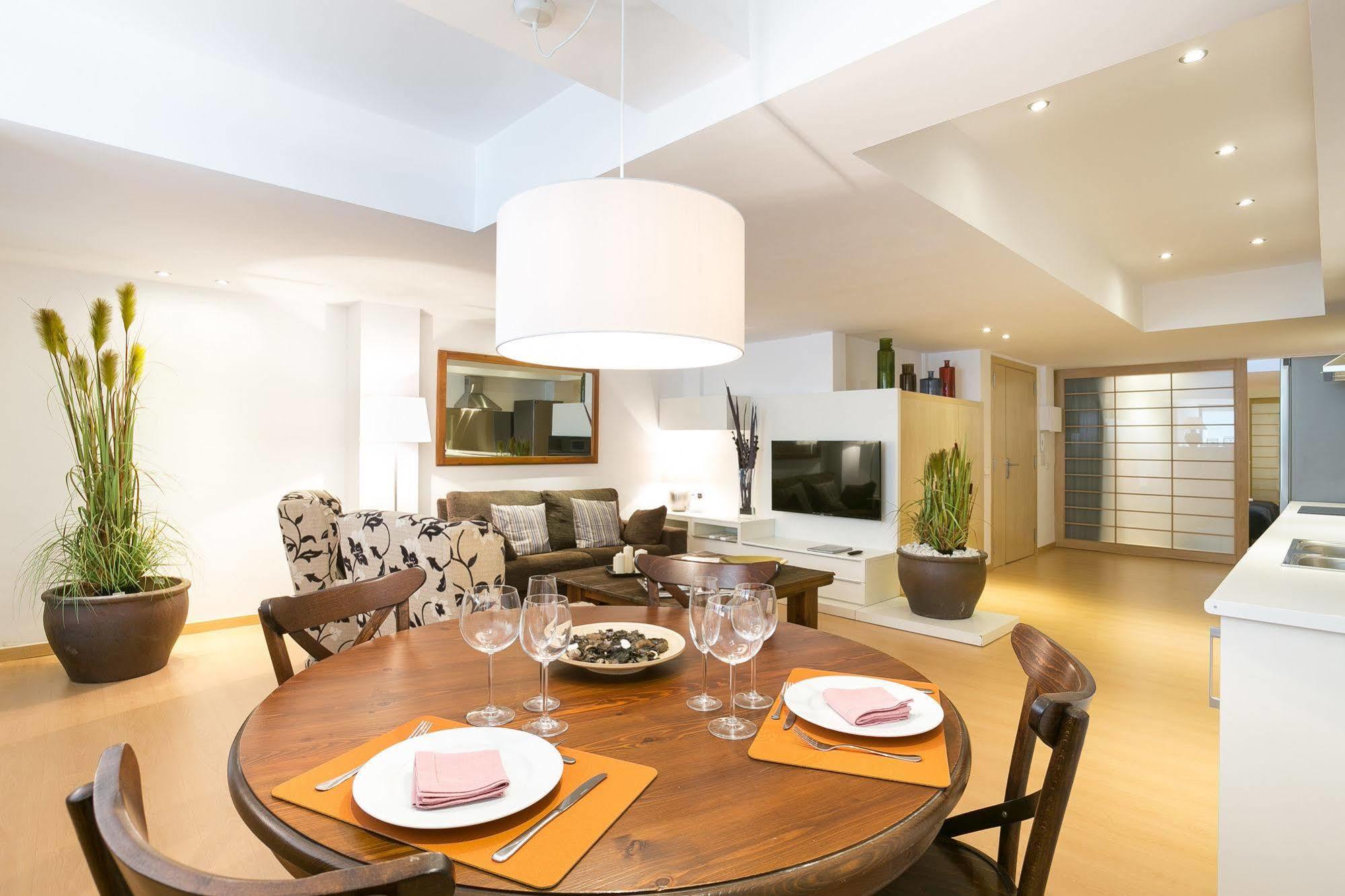 Serennia Cest Apartamentos Arc De Triomf Barcelona Kültér fotó