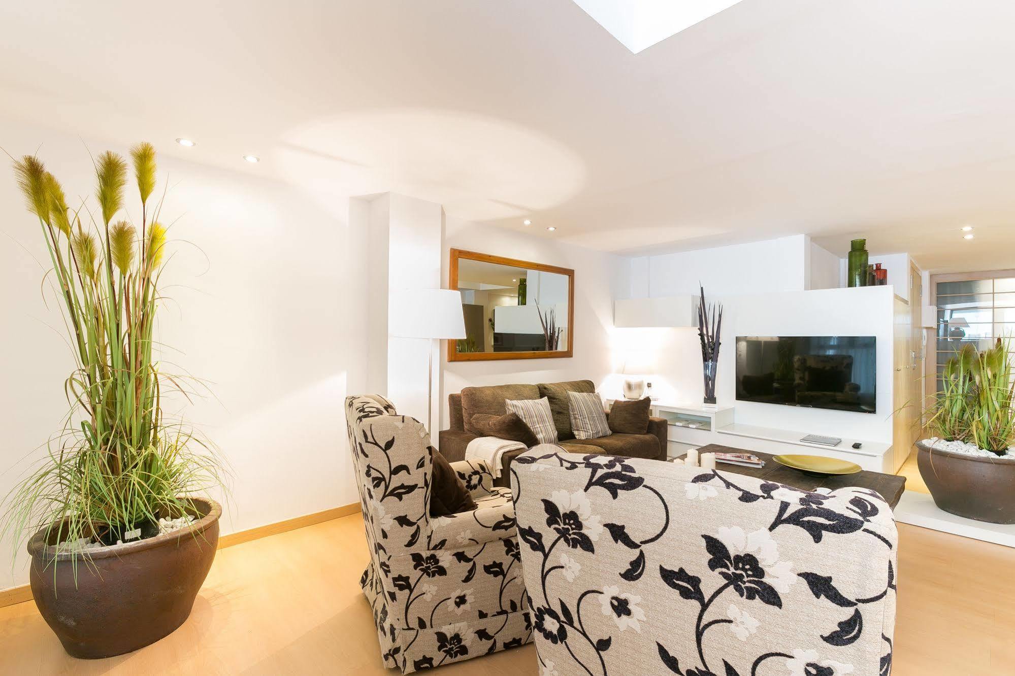 Serennia Cest Apartamentos Arc De Triomf Barcelona Kültér fotó