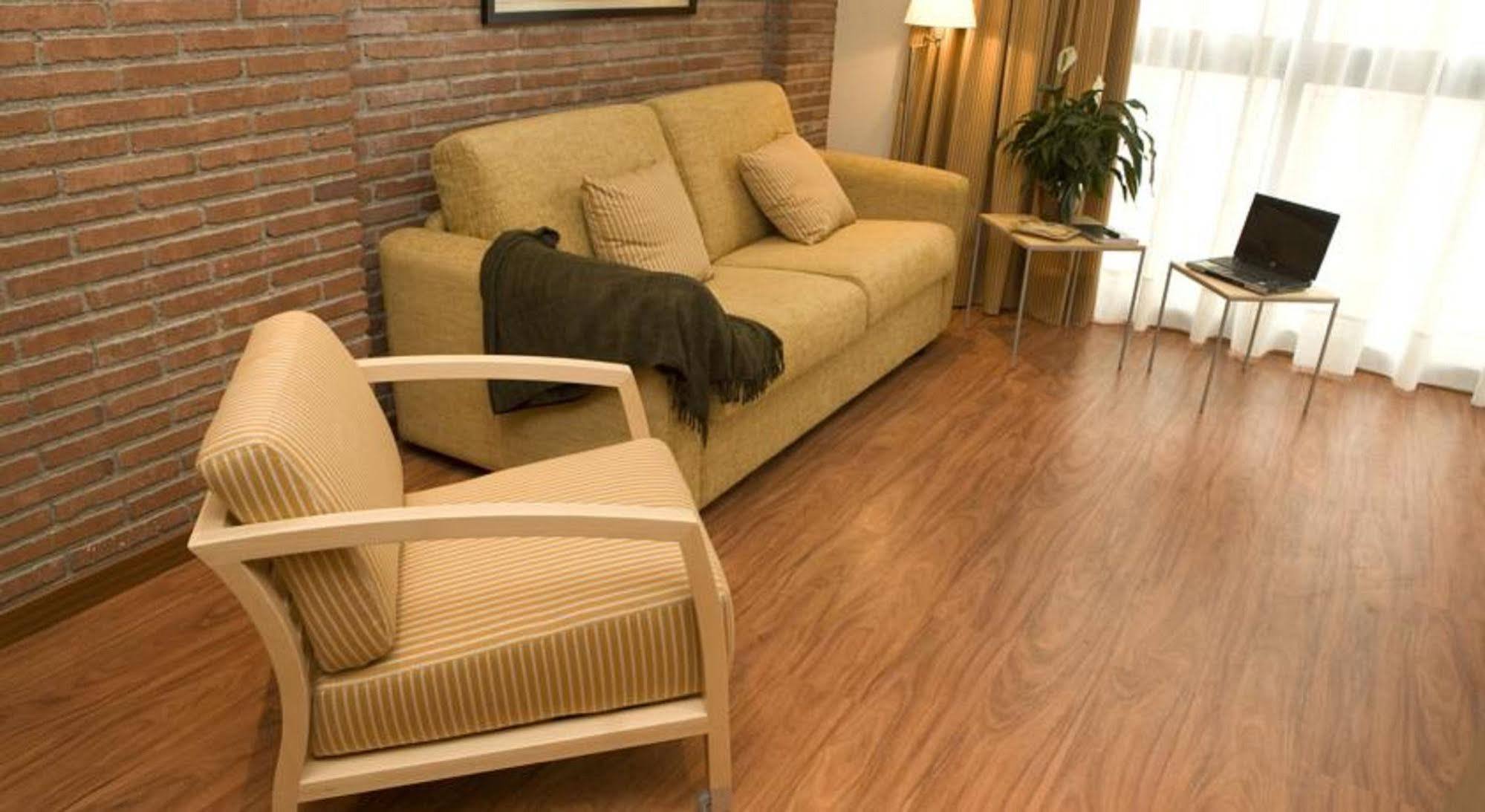Serennia Cest Apartamentos Arc De Triomf Barcelona Kültér fotó