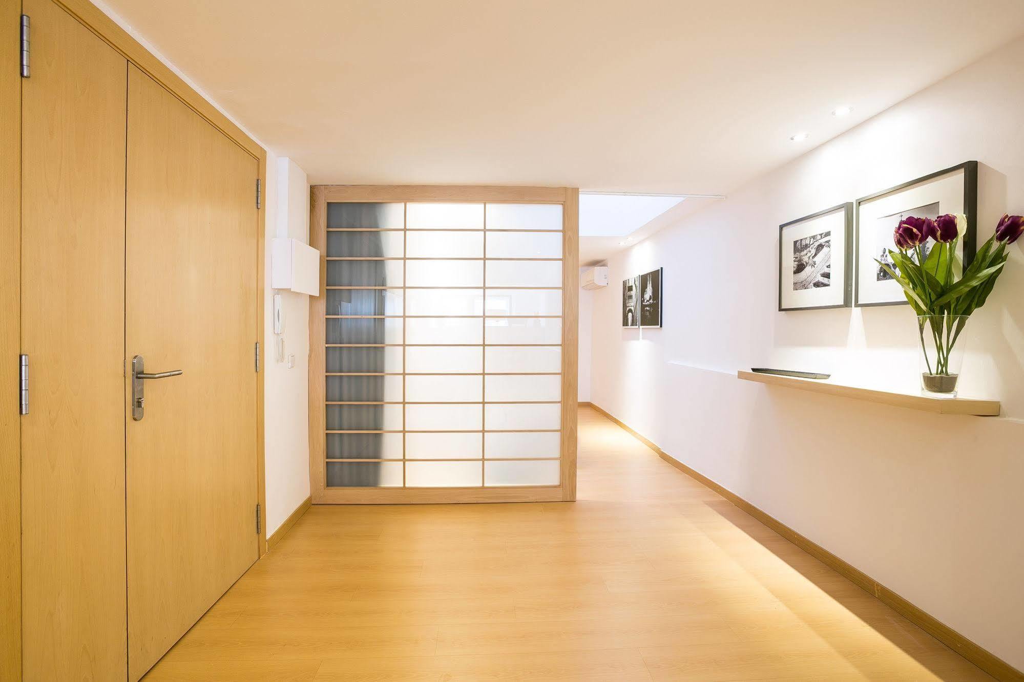 Serennia Cest Apartamentos Arc De Triomf Barcelona Kültér fotó